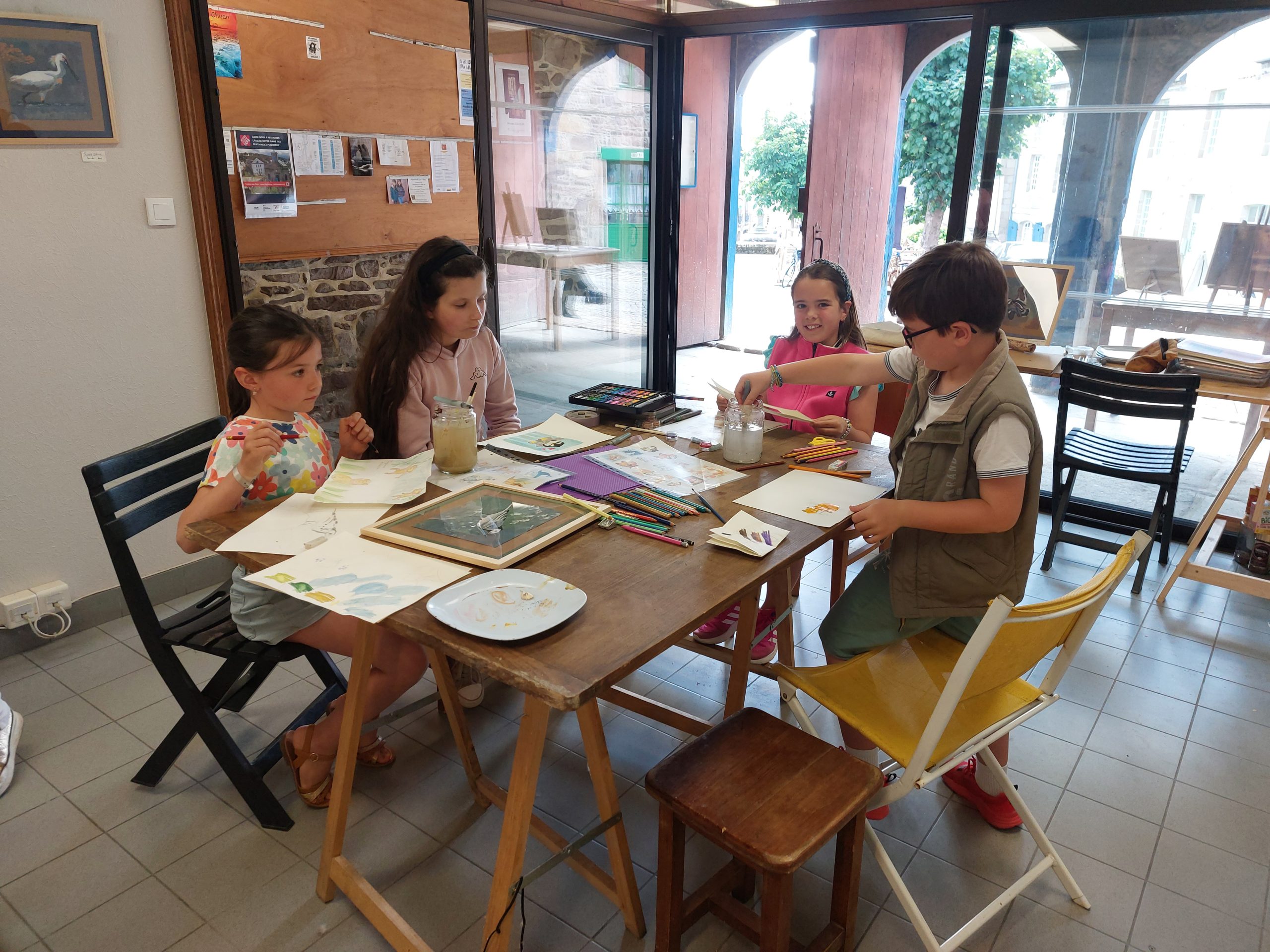 Painting workshop in an art gallery
