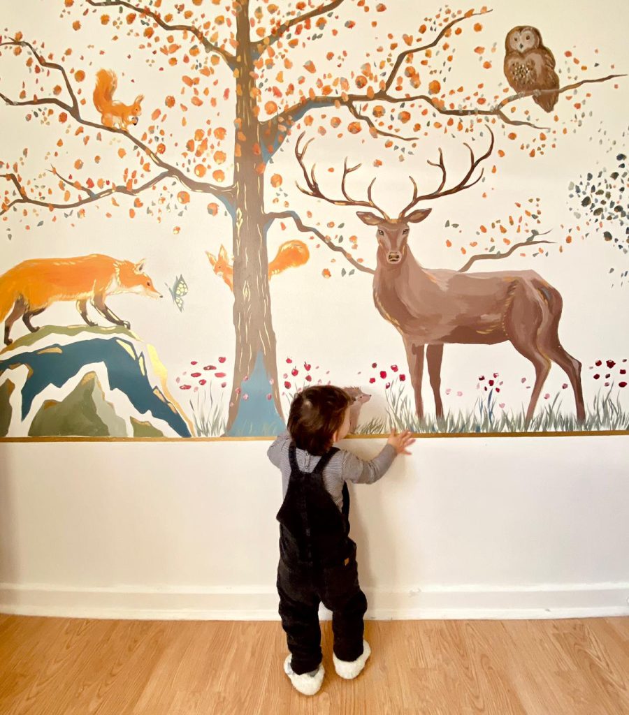 fresque murale dans une chambre d'enfant